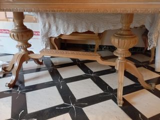 Mesa antigua de madera