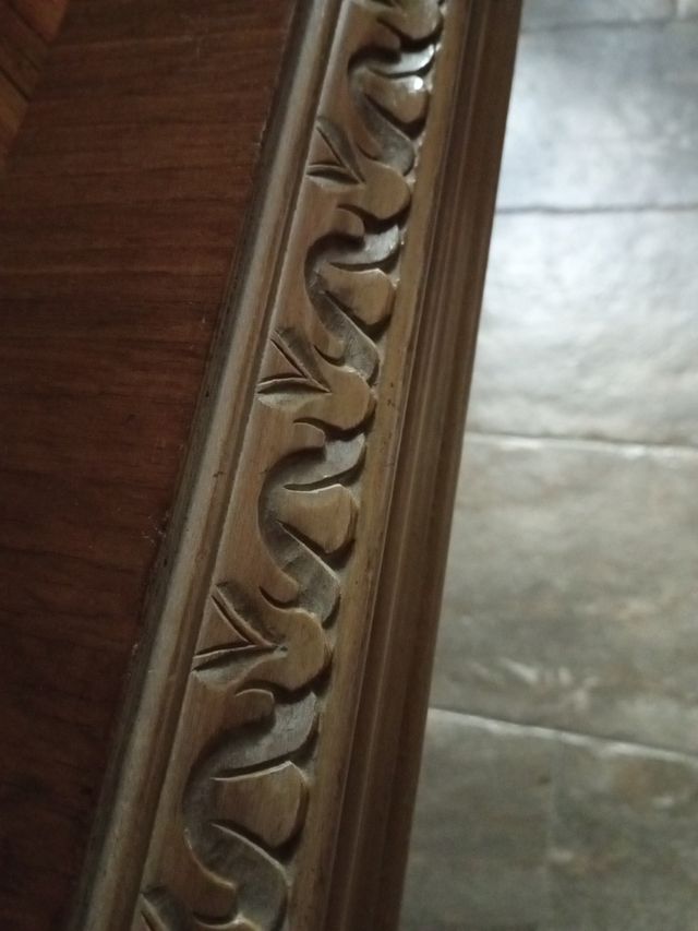 Mesa antigua de madera