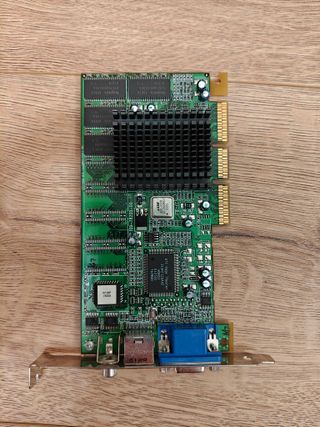 Tarjeta gráfica ATI R128P2 SD32M AGP