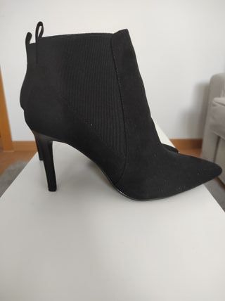 Botines negros de tacón (talla 39)