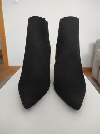 Botines negros de tacón (talla 39)