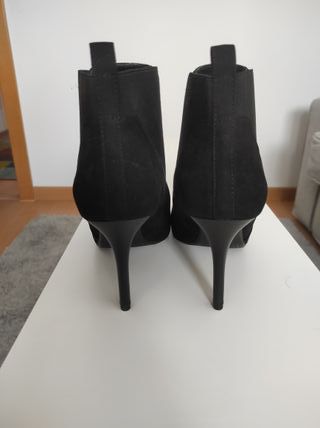 Botines negros de tacón (talla 39)