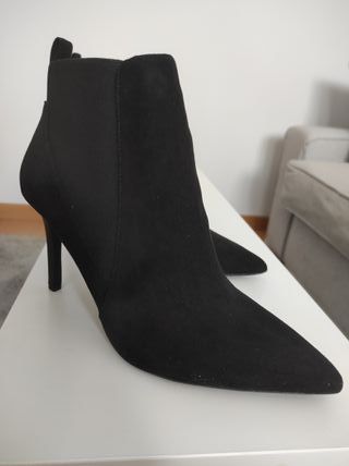 Botines negros de tacón (talla 39)