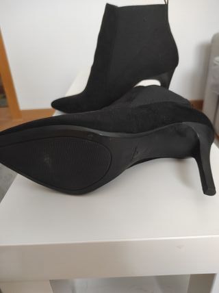 Botines negros de tacón (talla 39)