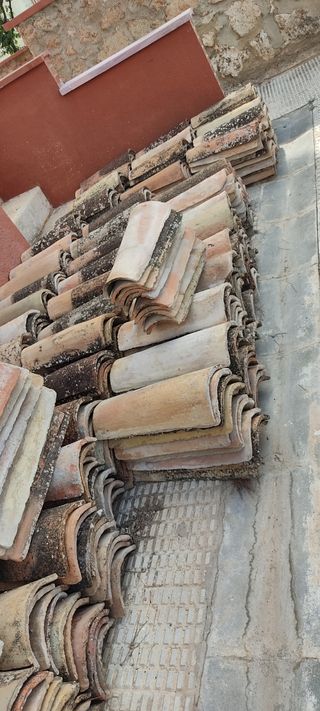 Lote tejas en buen estado. Arcos de Jalón.