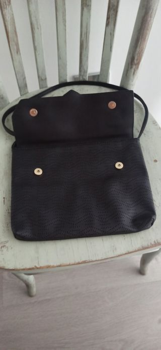 Bolso de mano. 25x20 cms. 
