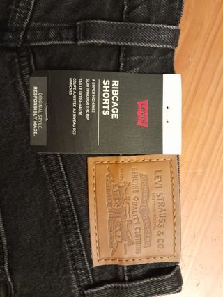 Levi's cortos negros