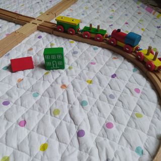 tren madera y vías HEROS