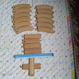 tren madera y vías HEROS