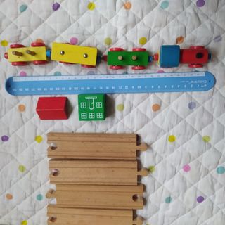 tren madera y vías HEROS