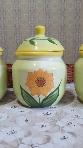 Set barattoli in ceramica con cestino