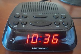 Radio reloj despertador digital Metronic