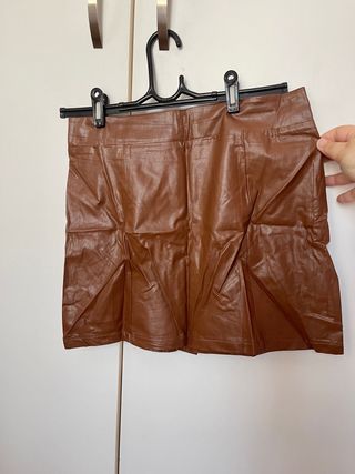 Falda marron cuero sintetico