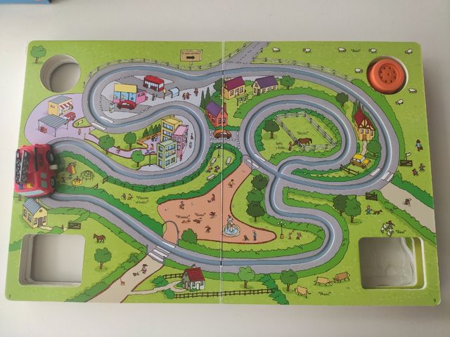 Libro con coche de bomberos