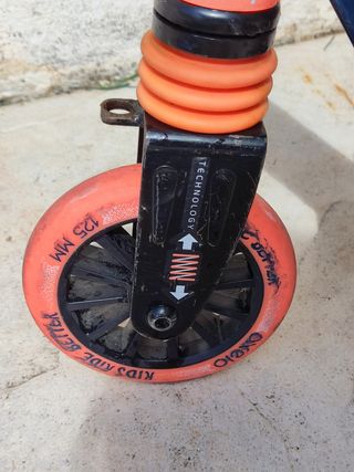 Patinete OXELO MID3 plegable.