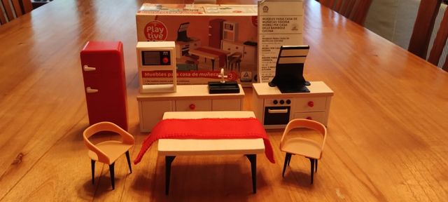 CONJUNTO MUEBLES DE JUGUETE CASA DE MUÑECAS.