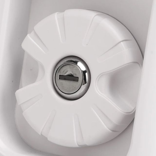 Bocana de agua con tapa magnética blanca