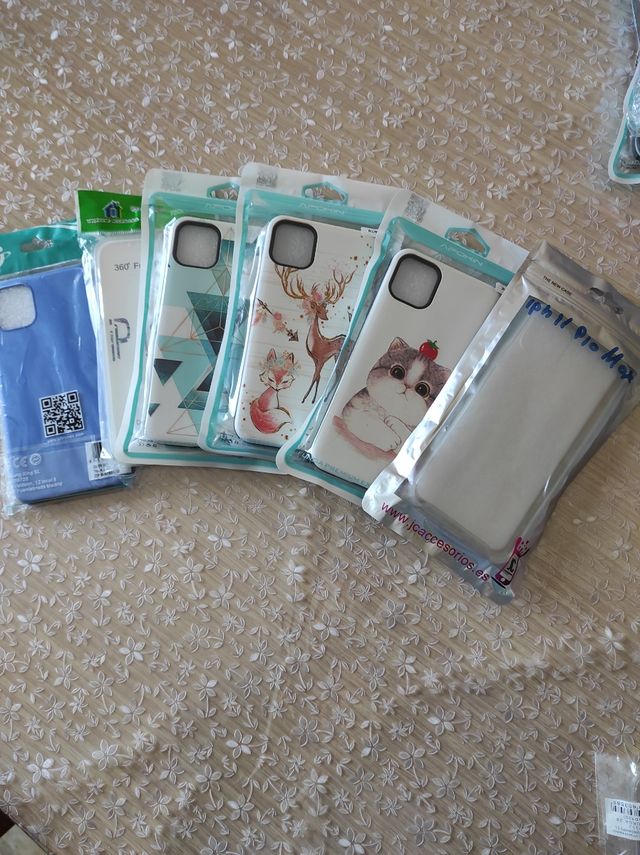 LOTE DE 87 FUNDAS IPHONE            