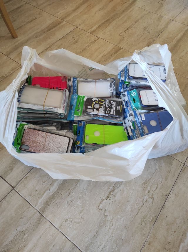 LOTE DE 87 FUNDAS IPHONE            