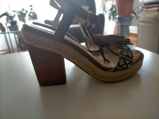 Sandalias de tacón ancho estilo étnico