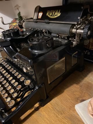 maquina de escribir antigua