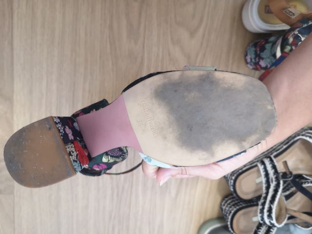 Sandalias motivos chinos Stadivarius 36