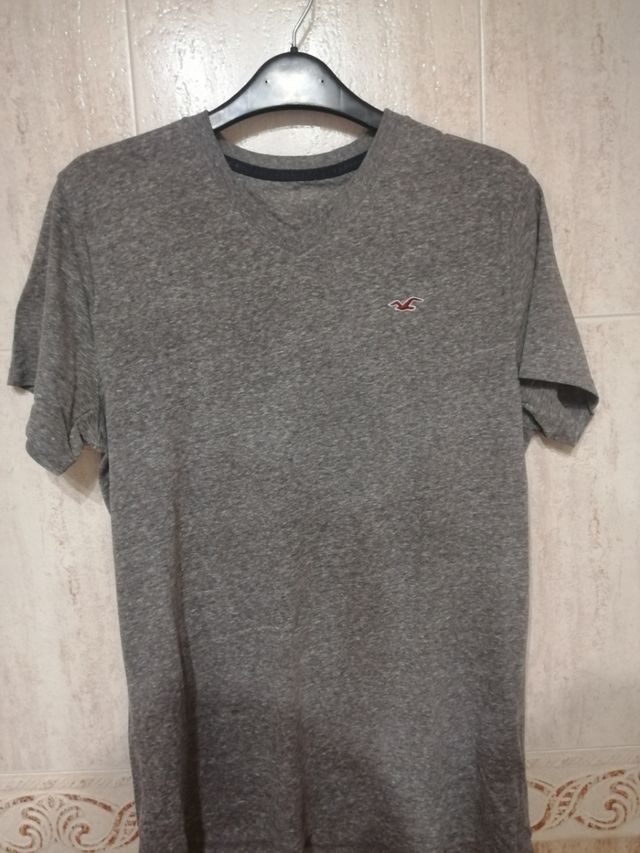 Camiseta gris oscuro de Hollister
