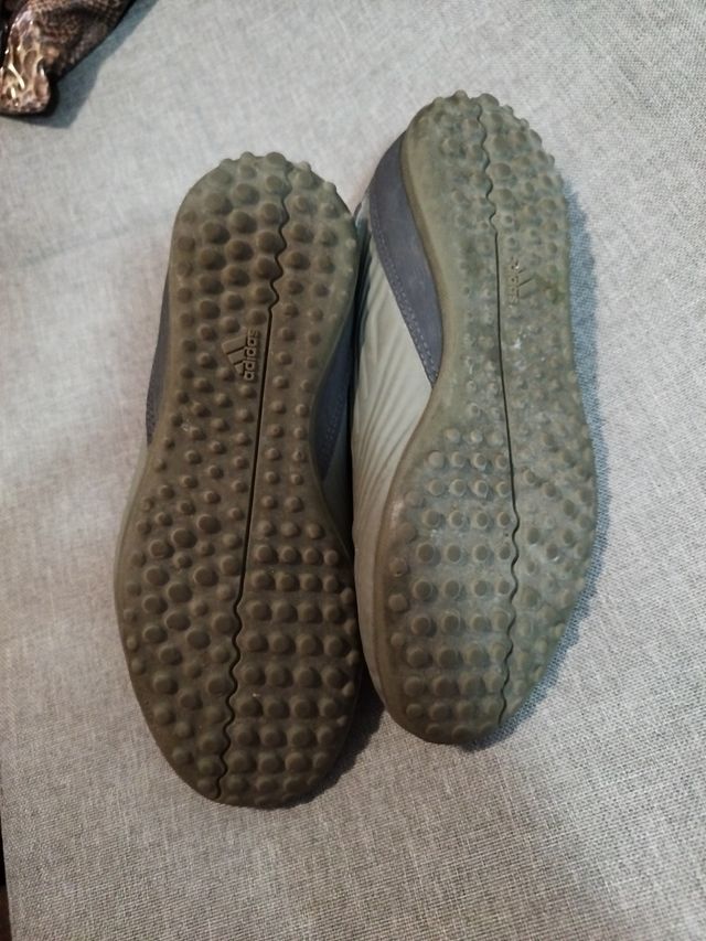 Bota Fútbol Adidas Talla 33 niño