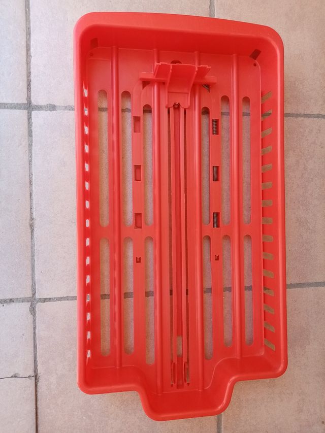 2 bandejas dispensadoras de productos.