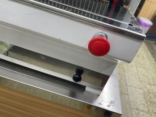 Màquina per tallar pa. Máquina para cortar pan