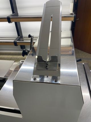 Màquina per tallar pa. Máquina para cortar pan