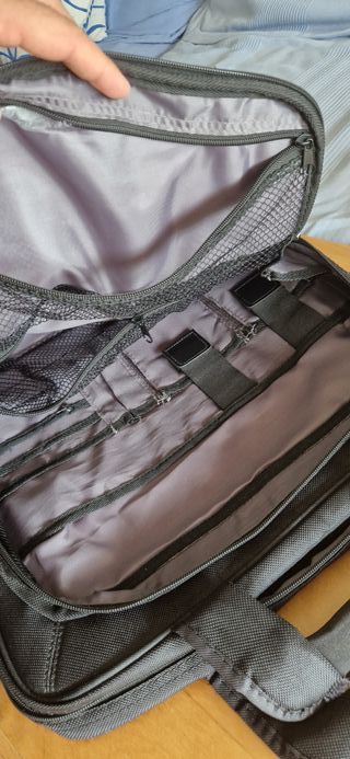 Maletin portátil  DELL 3 compartimentos