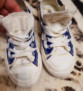 Zapatillas niño/a converse TALLA 30.