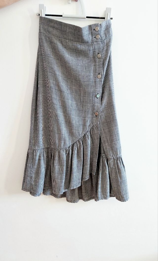 Falda midi de cuadros 