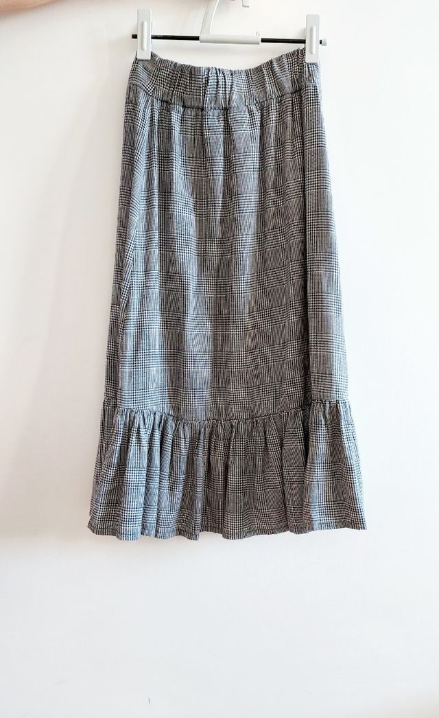 Falda midi de cuadros 