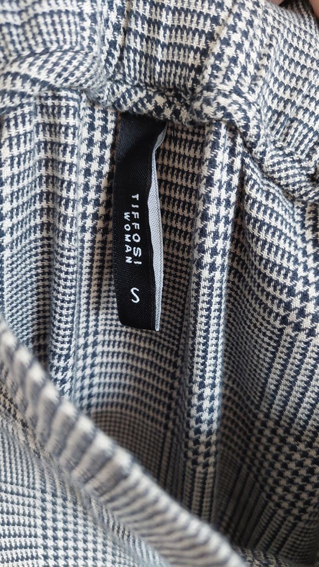 Falda midi de cuadros 