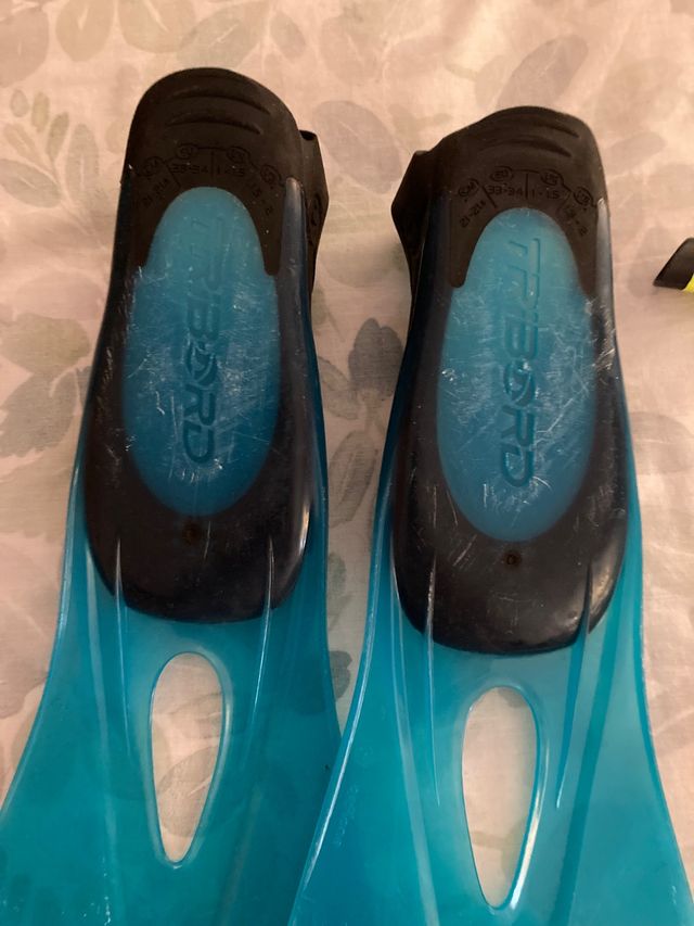 Aletas, gafas de buceo y tubo