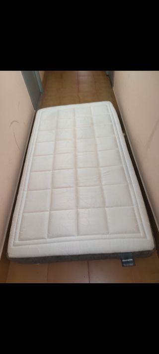 COLCHÓN MUY CONFORTABLE. ENTREGA EN PERSONA