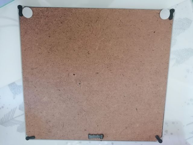 Marco fotos composición blanco/lila pared