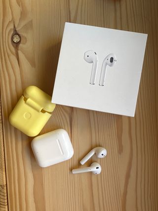Auriculares Apple AirPods (2ª Generación)