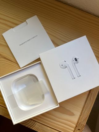 Auriculares Apple AirPods (2ª Generación)