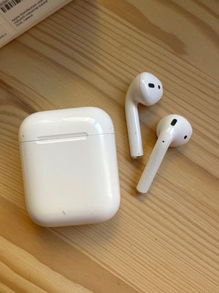 Auriculares Apple AirPods (2ª Generación)