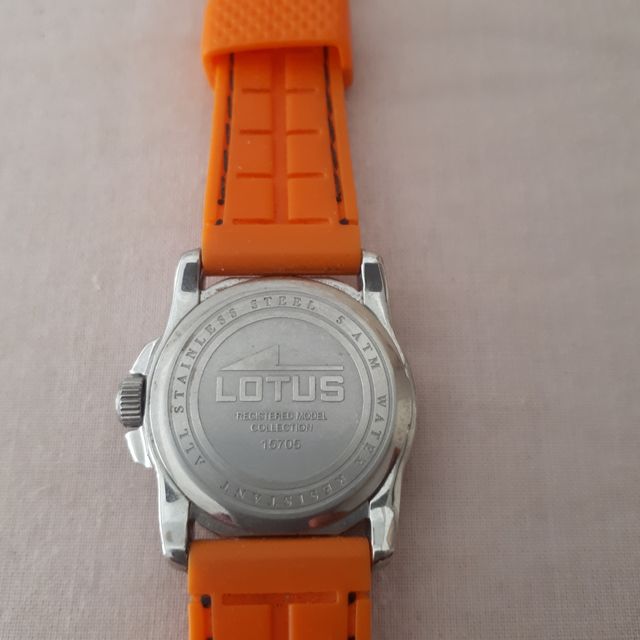 RELOJ LOTUS