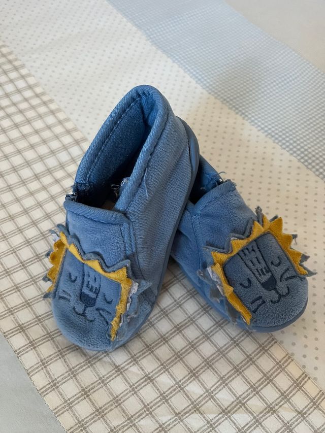 Zapatillas de casa celeste Leon