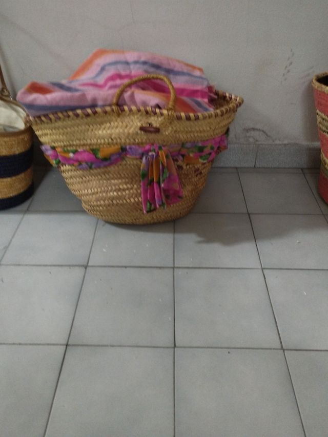 Hogar se vende cesto está nuevo con una toalla lo 