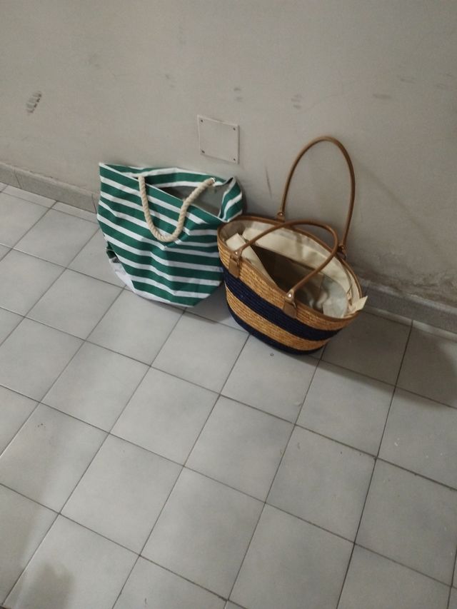 Hogar se vende un cesto y una bolsa para lo que se