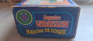 Máquina de coser de juguete antigua