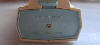 Máquina de coser de juguete antigua