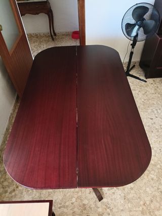 Mesa salón antigua. Extensible