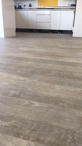 Instalador de suelo laminado, tarimas y pavimentos